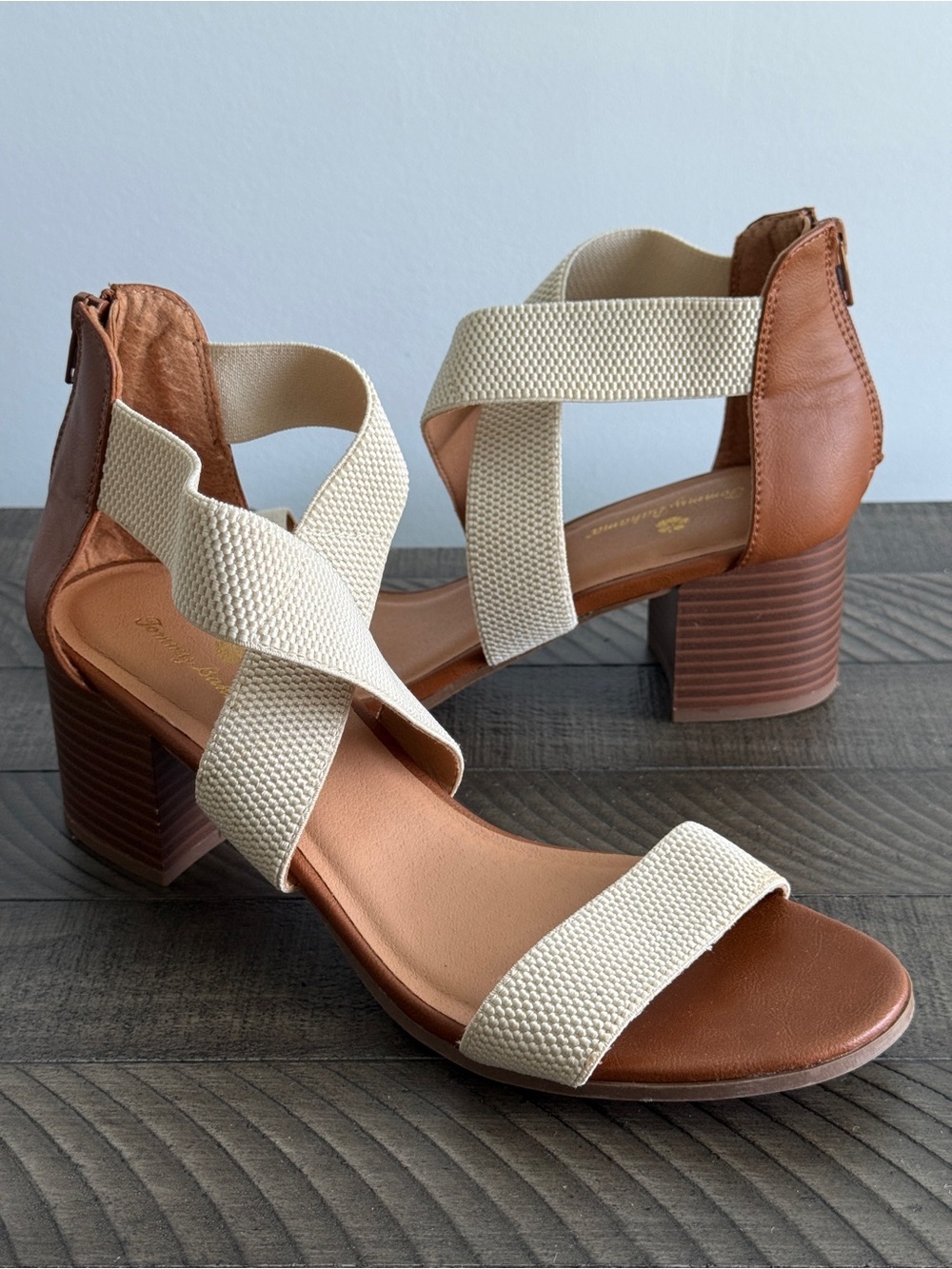 Tommy Bahama Thalia Beige Sandals Cross Strap Heels Size 10M